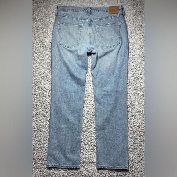 Abercrombie and Fitch Jeans Mens 33 x 32 Classic Straight Light Wash Distressed - Picture 4 of 5